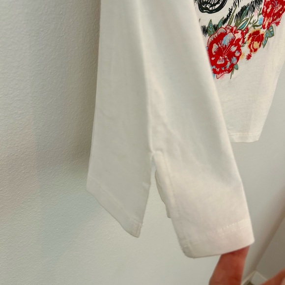 FLOWER EMBROIDERED TIGER TEE - Picture 5 of 7